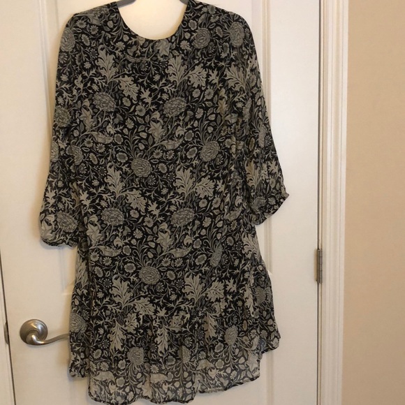 3/4’ sleeve black dress with white floral pattern - Picture 5 of 5